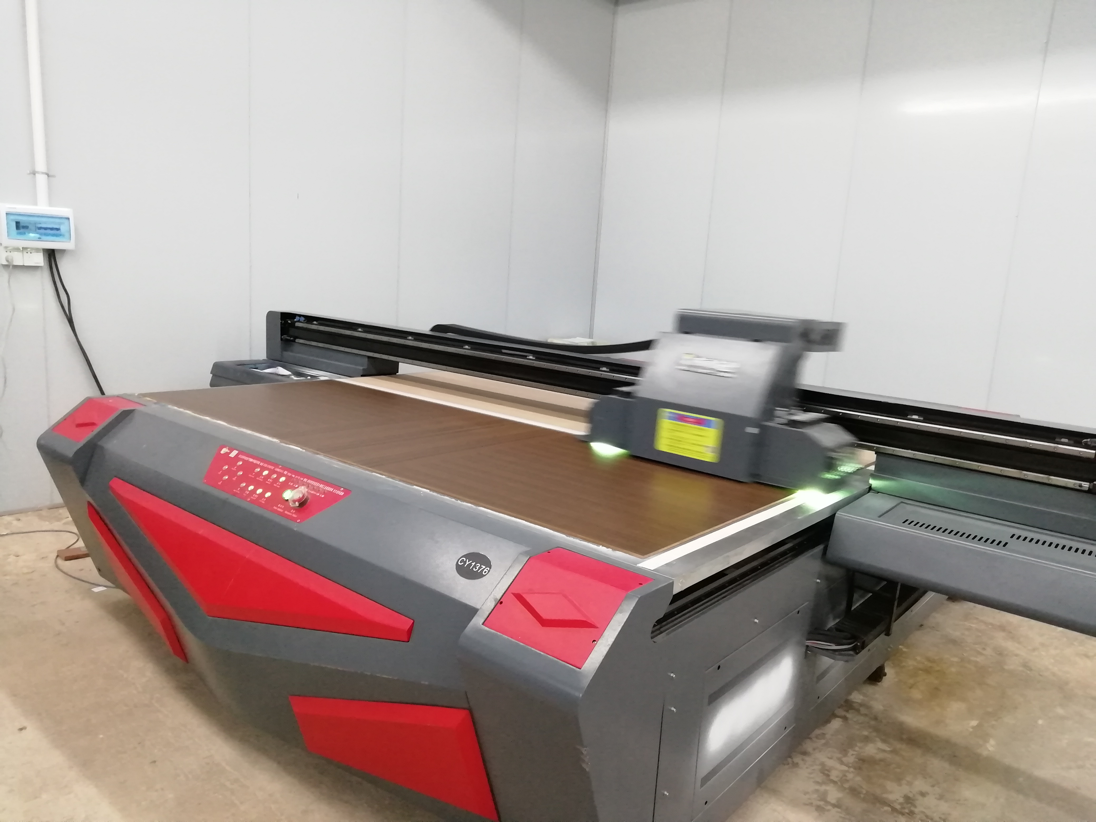 UV打印機(jī)與實(shí)在家具行業(yè)是什么樣的存在？